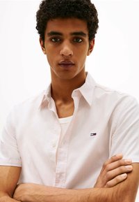 Tommy Jeans REGULAR FIT - Shirt - precious pink   ecru