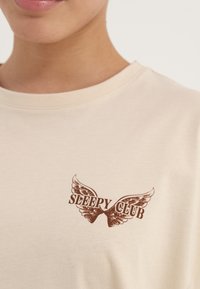 Thumbnail Image 5