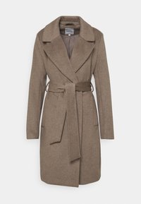 Bruine wolblend jas met een geknipt kraag, een ceintuur in de taille en zijzakken. De textuur is glad, met een getailleerde pasvorm en strakke lijnen.