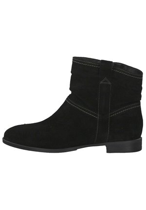 Bottines en cuir suédé noir avec un design froncé, des coutures contrastées, un bout arrondi et un talon bas.