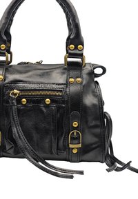 Sac à main en cuir noir avec des poignées tressées, des accents en métal doré, une poche zippée à l'avant et des glands sur les côtés, présentant une forme structurée.