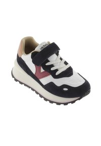 Sneaker in suede navy e pelle bianca con un accento borgogna, dotata di una banda in Velcro e suola testurizzata. Design leggero con interno imbottito.