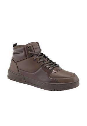 Zapatillas de media caña marrones fabricadas en cuero texturizado y material sintético. Presentan un diseño con cordones, un cuello acolchado y una suela de goma.