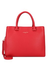 Sac fourre-tout en cuir rouge avec surface texturée, poignées supérieures doubles et bandoulière amovible. Dispose de quincaillerie dorée et d'une marque.