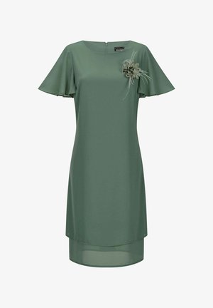 Kurzes grünes Kleid mit flatternden Ärmeln, rundem Ausschnitt, mehrlagigem Saum und dekorativer Blumenbrosche auf der linken Brust.