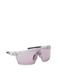 Occhiali da sole con montatura trasparente e lenti rosa. Presentano una forma angolare e dettagli testurizzati neri sulle stanghette.