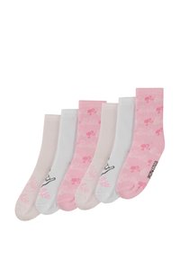 Seis pares de calcetines en diferentes tonalidades de rosa, blanco y beige. Tres pares tienen un diseño de flamenco rosa; material de algodón suave.