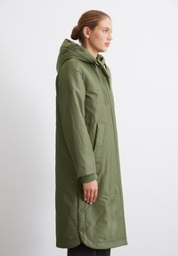 Marc O'Polo PADDED WITH HOOD DRAWSTRING AT WAIST - Parka - olive crop