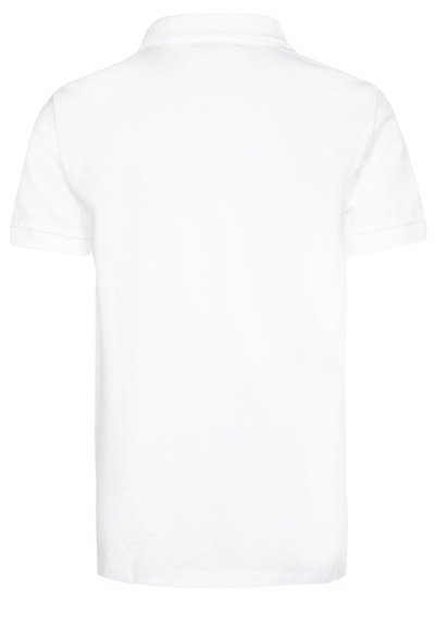 Polo bianca a maniche corte semplice con colletto, vista da dietro, su sfondo bianco.