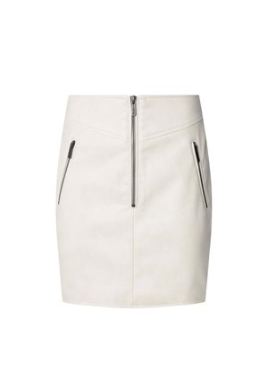 Biela mini sukňa z umelej kože s predným zipsom a dvoma bočnými vreckami na zips, s hladkou textúrou a priliehavým strihom.