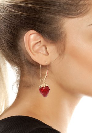 Betsey Johnson STRAWBERRY DANGLE - Orecchini - dark red