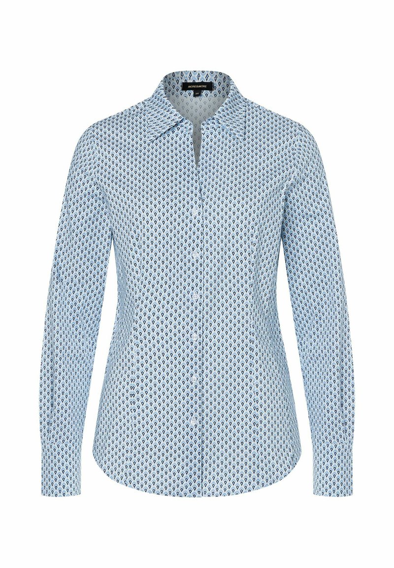 Himmelblaues Button-Up-Hemd mit geometrischem Muster, langen Ärmeln, Kragen und abgerundetem Saum. Hergestellt aus einem glatten Stoff.