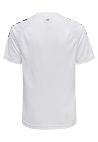 Camiseta atlética blanca de manga corta, con acentos azules en los hombros. Fabricada con un material suave y ligero.