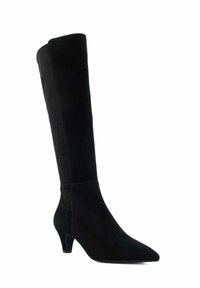 Botte noire montant en suède doux, avec un bout pointu et un petit talon effilé. Texture lisse avec un minimum de détails de couture.