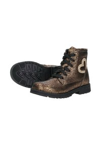 Metalen bronzen enkellaarsjes met een gestructureerde afwerking, zwarte veters en een hartvormig accent. Stevige zwarte rubberen zool met grippatronen.