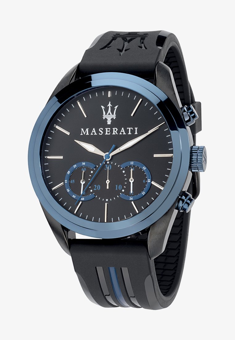 Maserati chronograafhorloge met een zwarte rubberen band, blauwe accenten, zwarte wijzerplaat, zilveren uurmarkeringen en drie sub-dials.