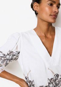Next V-NECK - Bluse - white black floral placement