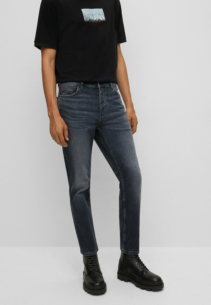 HUGO Jeans Tapered Fit charcoal/antraciet Zalando.be