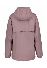 Ljuslila jacka med dragsko i huvan, långa ärmar, elastiska manschetter och en bakflik för ventilation. Tillverkad av ett mjukt tyg.