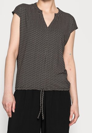 T-shirt à manches courtes noir et blanc à motif, avec un décolleté en V et un nœud à la taille, fabriqué dans un tissu léger. Design géométrique texturé.