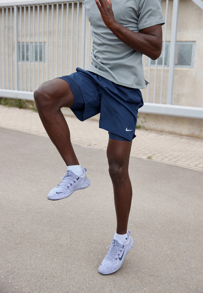 Nike Performance - CHALLENGER - 2-in-1 shorts - obsidian/obsidian/black/(reflective silv), Enlarge