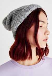 BRUSHED BEANIE - Kootud müts - mid grey melange