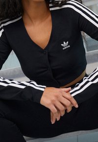 adidas Originals Tunn jacka - black