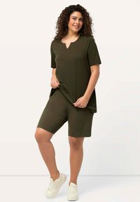Ulla Popken BERMUDA  - Shorts - forest green
