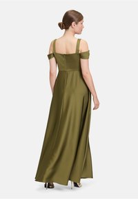 Langes olivengrünes Kleid mit schulterfreien Ärmeln, tailliertem Oberteil und fließendem Rock. Glatter Stoff mit einem Reißverschluss auf der Rückseite.