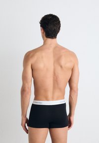 Calvin Klein Underwear TRUNK 5 PACK MODERN COTTON - Calzoncillos - black/white