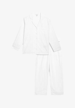 Set di pigiama in cotone bianco composto da una maglia a maniche lunghe con bottoni, dotata di tasca, e pantaloni abbinati con vita elastica e orli a coste.