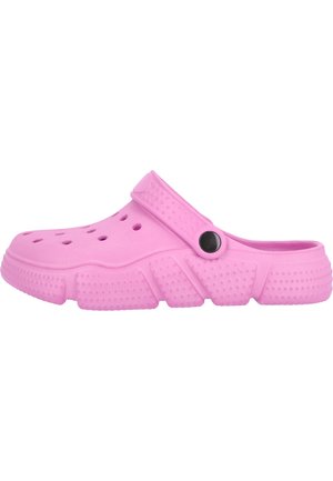 Rosa Clogs aus leichtem Schaumstoffmaterial mit Belüftungslöchern, strukturiertem Boden und einem flexiblen Riemen mit einem schwarzen Knopf.