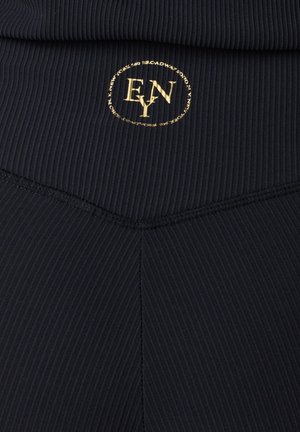 Ellen New York, BOSTON - Shorts - black