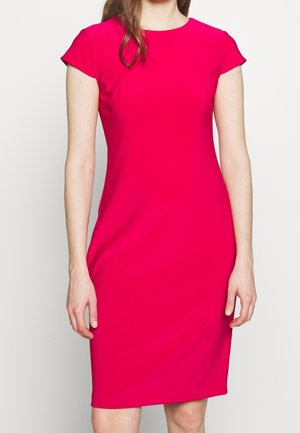 Pouzdrové šaty - bordeaux