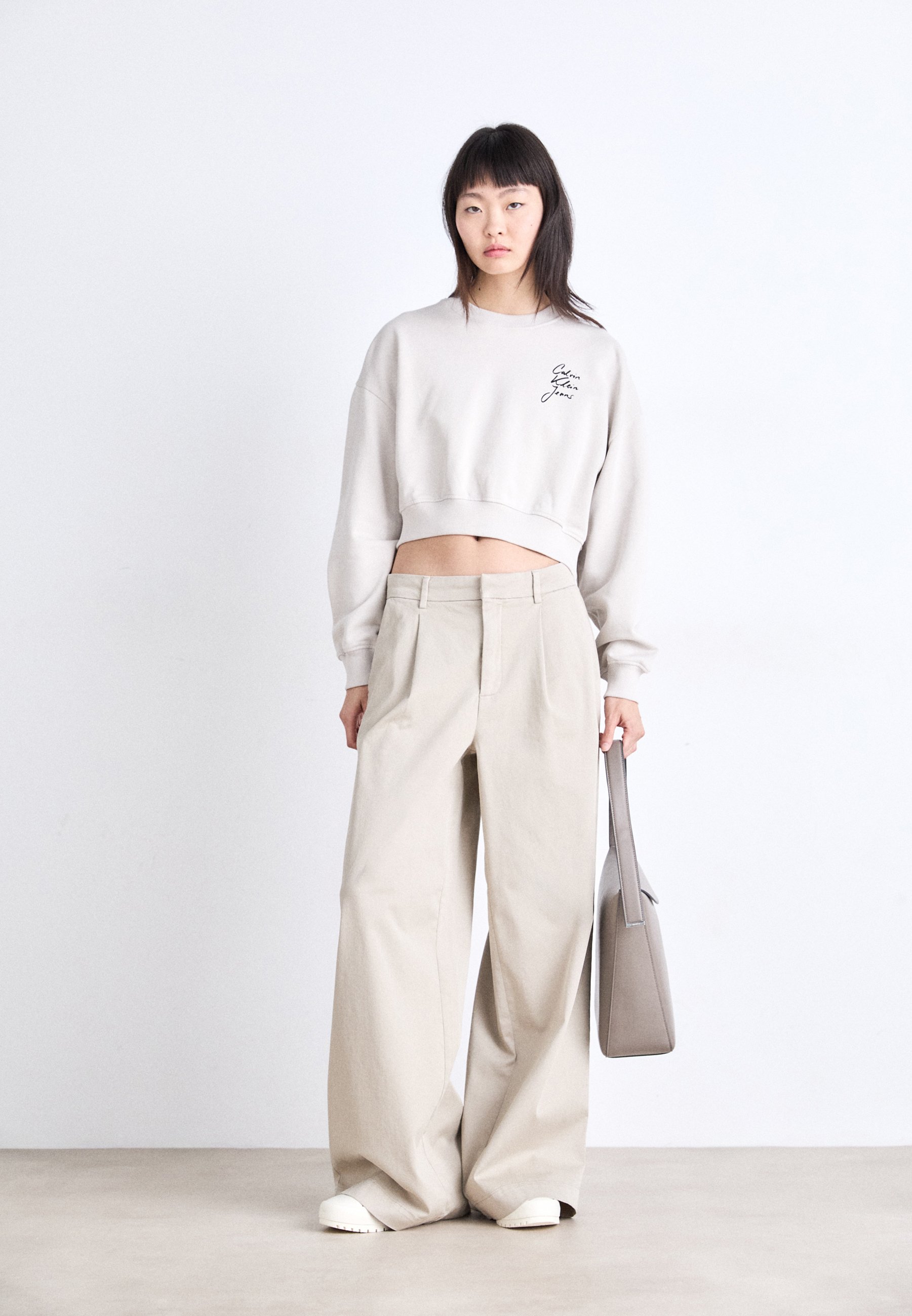 売れ筋商品|||カルバンクライン パーカー・スウェットシャツ レディース アウター SCRIPT INSTITUTIONAL CREWNECK - Sweatshirt - moonbeam Calvin Klein Jeans SCRIPT INSTITUTIONAL CREWNECK - Sweater