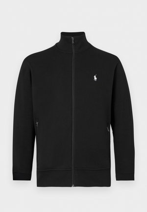 Czarna kurtka na zamek z wysokim kołnierzem, długimi rękawami, dwoma zapinanymi na zamek bocznymi kieszeniami oraz małym białym logo gracza polo na piersi.