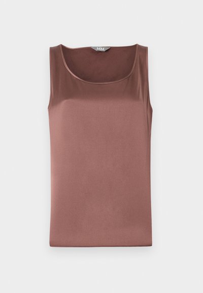 Hnědý saténový top bez rukávů s kulatým výstřihem, hladkou texturou a úzkým střihem, navržený pro štíhlý siluetu.