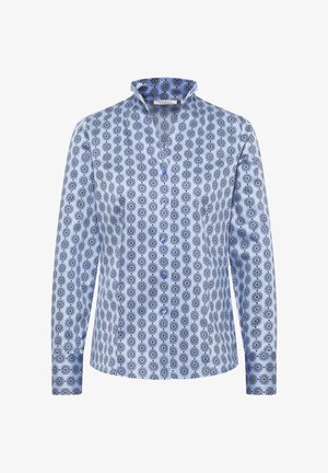 Camicia a maniche lunghe in tessuto azzurro con un motivo di disegni circolari blu scuro. Presenta un colletto alla coreana e chiusura con bottoni sul davanti.