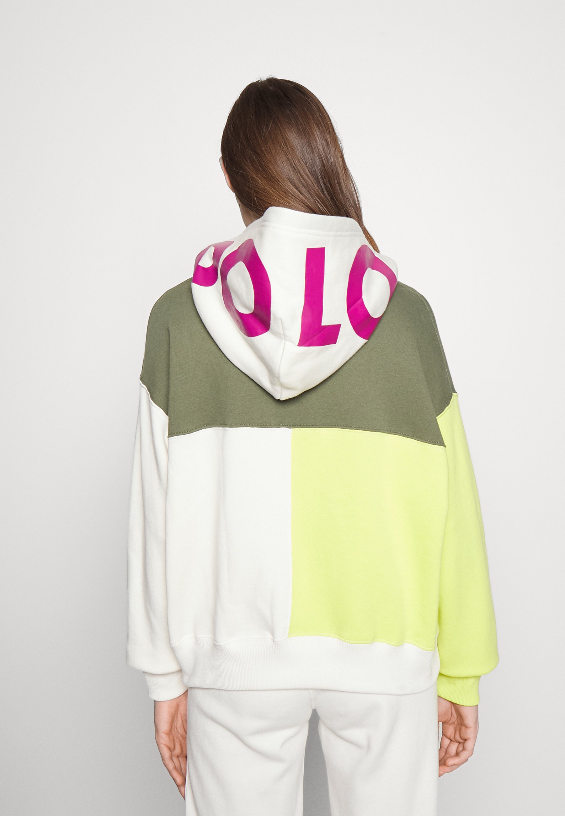 Polo Ralph Lauren LOGO COLOR-BLOCKED FLEECE HOODIE - Sudadera - army  olive/nevis/bright pear/verde oliva - Zalando.es