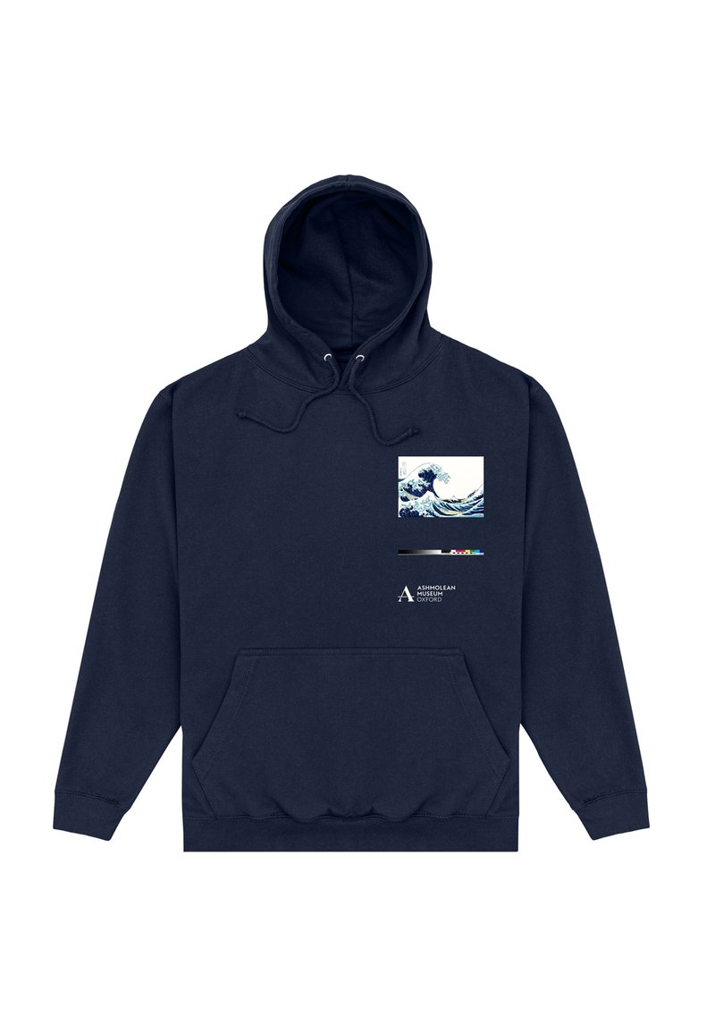 Felpa con cappuccio blu navy con tasca frontale, caratterizzata da una piccola grafica di un'onda e loghi testuali. Il tessuto appare morbido e tattile.