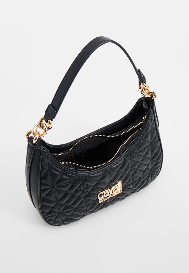 Schwarze, gesteppte Handtasche aus Leder mit einem goldenen Logoakzent. Verfügt über einen einzigen Griff und eine Reißverschlussöffnung, die ein gefüttertes Innere zeigt.