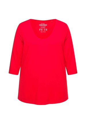T-shirt rosso a maniche lunghe con scollatura a barca e taglio rilassato. Realizzato in un tessuto morbido e leggero. Etichetta chiara interna con istruzioni per la cura.