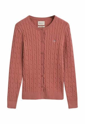 Gebreid cardigan in zacht koraalroze, met een kabelpatroon, ronde halslijn en knopenclosure aan de voorkant. Klein logo geborduurd op de borst.