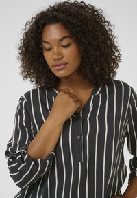 Kaffe Curve SIDA - Palaidinė - black oyster chalk stripe