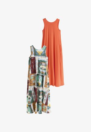 Dve dlhé šaty bez rukávov, jedny jednobarevné oranžové, druhé so vzorom vázy a geometrických tvarov v zelených, hnedých a žltých tónoch.