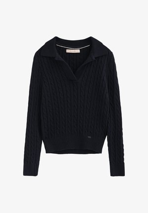 Pull en maille navy avec un motif en torsades, doté d'un col pointu et de finitions côtelées aux hémis et aux poignets. Étiquette mentionne "POLO CLUB."