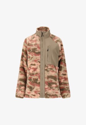 Pehmeä fleecejakka vaaleanpunaisella ja ruskealla camouflage-kuviolla, beige vetoketjullinen rintatasku ja korkea kaulus valkoisella taustalla.