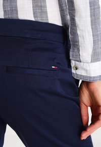 Hilfiger Denim Chinos - dark blue