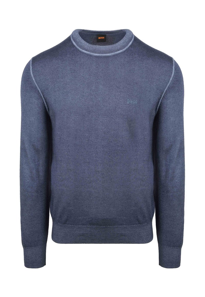 Blauer Pullover mit Rundhalsausschnitt aus weichem Strickstoff. Verfügt über gerippte Bündchen und Saum sowie ein dezentes Logo auf der Brust. Glatte Textur.