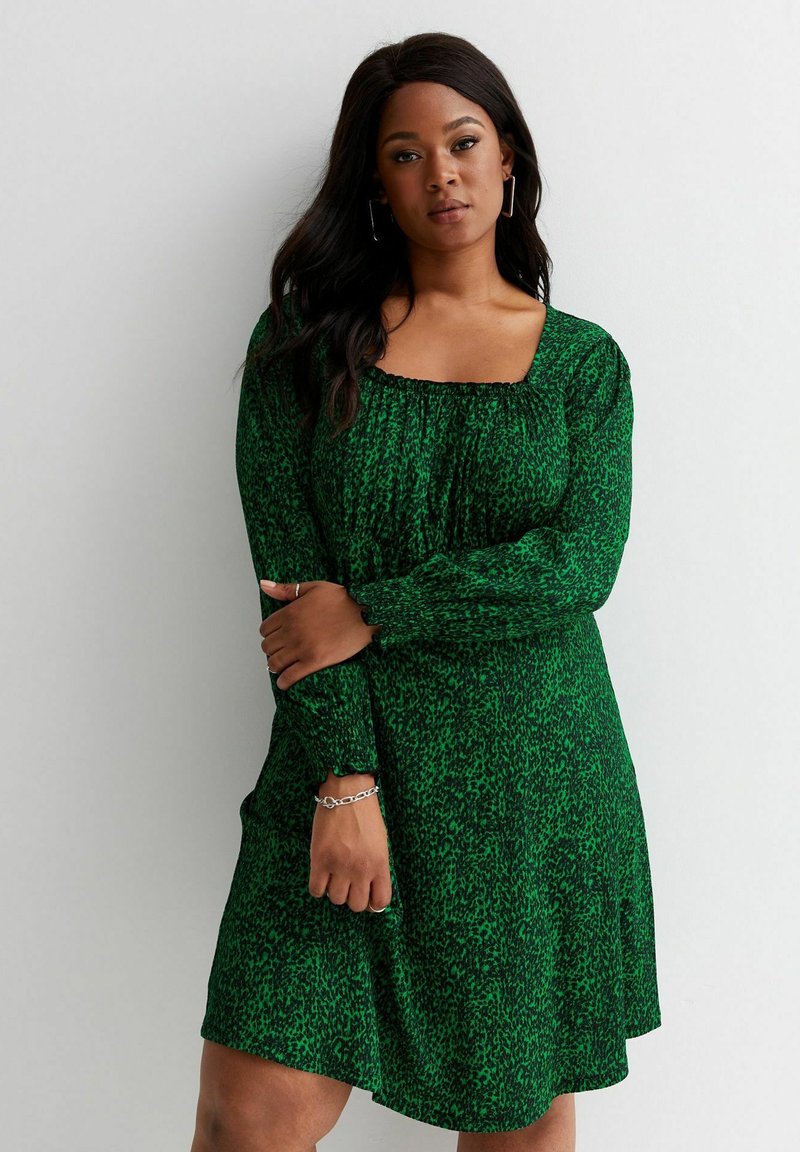 New Look Curves CURVES JERSEY DRESS Robe en jersey green pattern